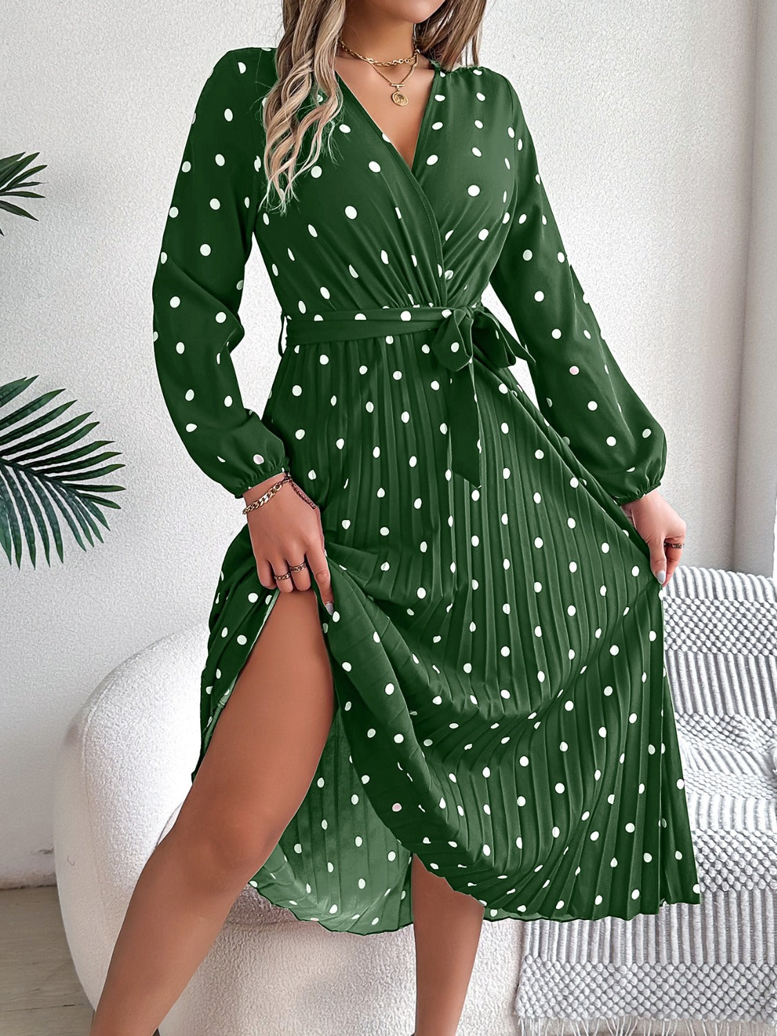 Vestido midi de manga larga con lunares anudados