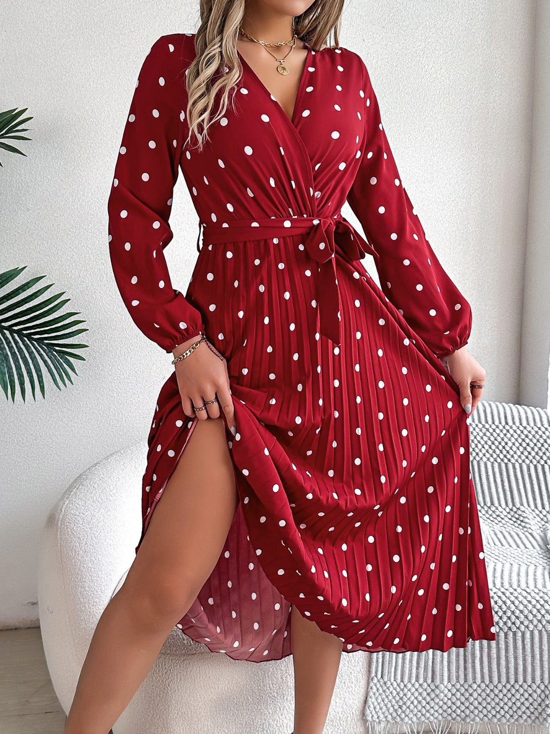 Vestido midi de manga larga con lunares anudados