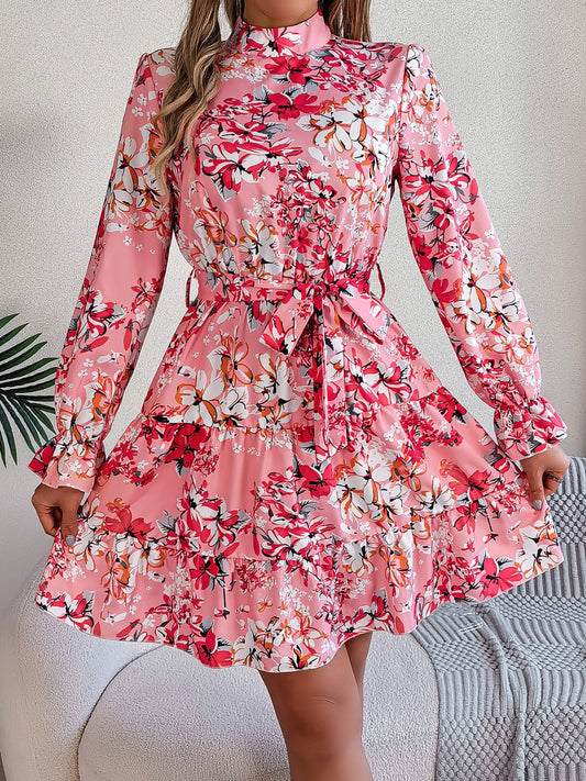 Vestido mini con cuello alto y mangas con volantes y estampado