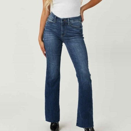 Neue Slim Fit-Jeans mit hoher Taille und Micro-Flare