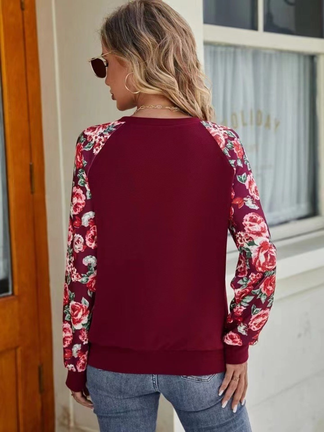 Sudadera con cuello redondo y mangas raglán con estampado floral