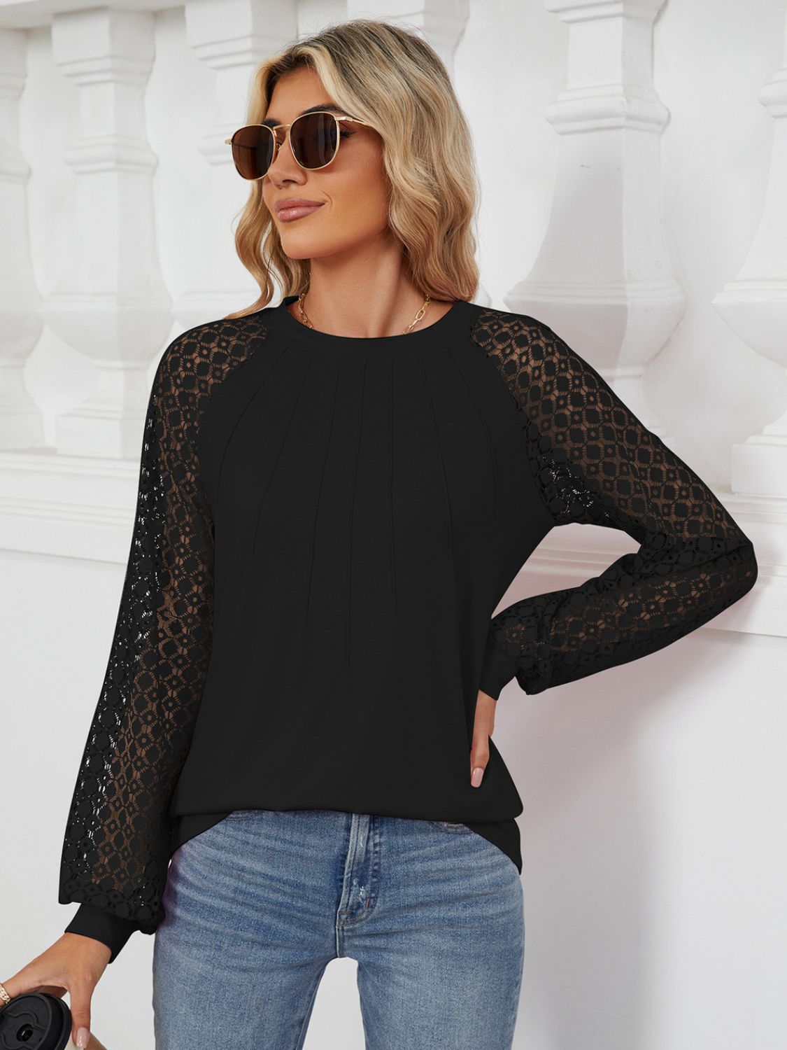 Blusa de manga larga con encaje y cuello redondo