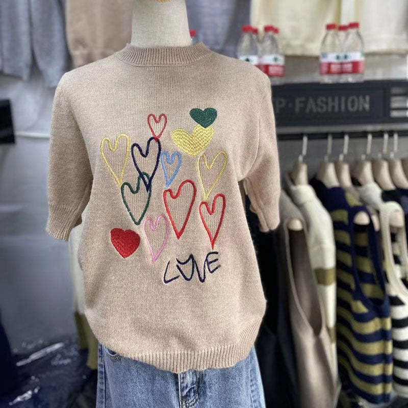 Round neck loose retro heart embroidery design, niche sweater for women