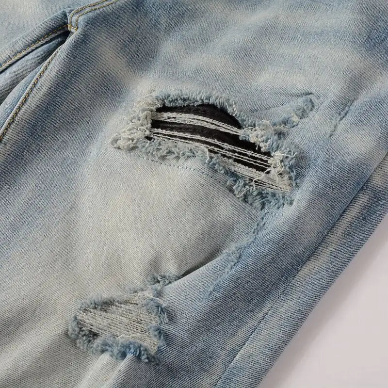 Jeans mit zerrissenen Patches