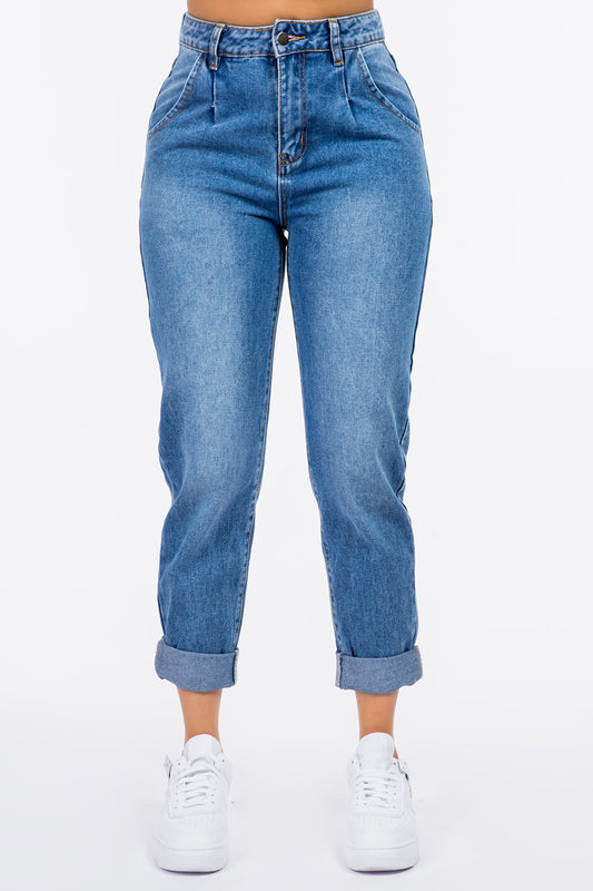 Jeans mom de cintura alta y plisados ​​de American Bazi