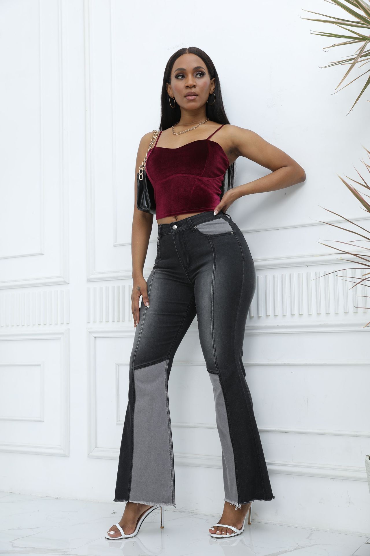 Damen Jeans mit ausgestelltem Bein und hoher Taille in Kontrastfarbe