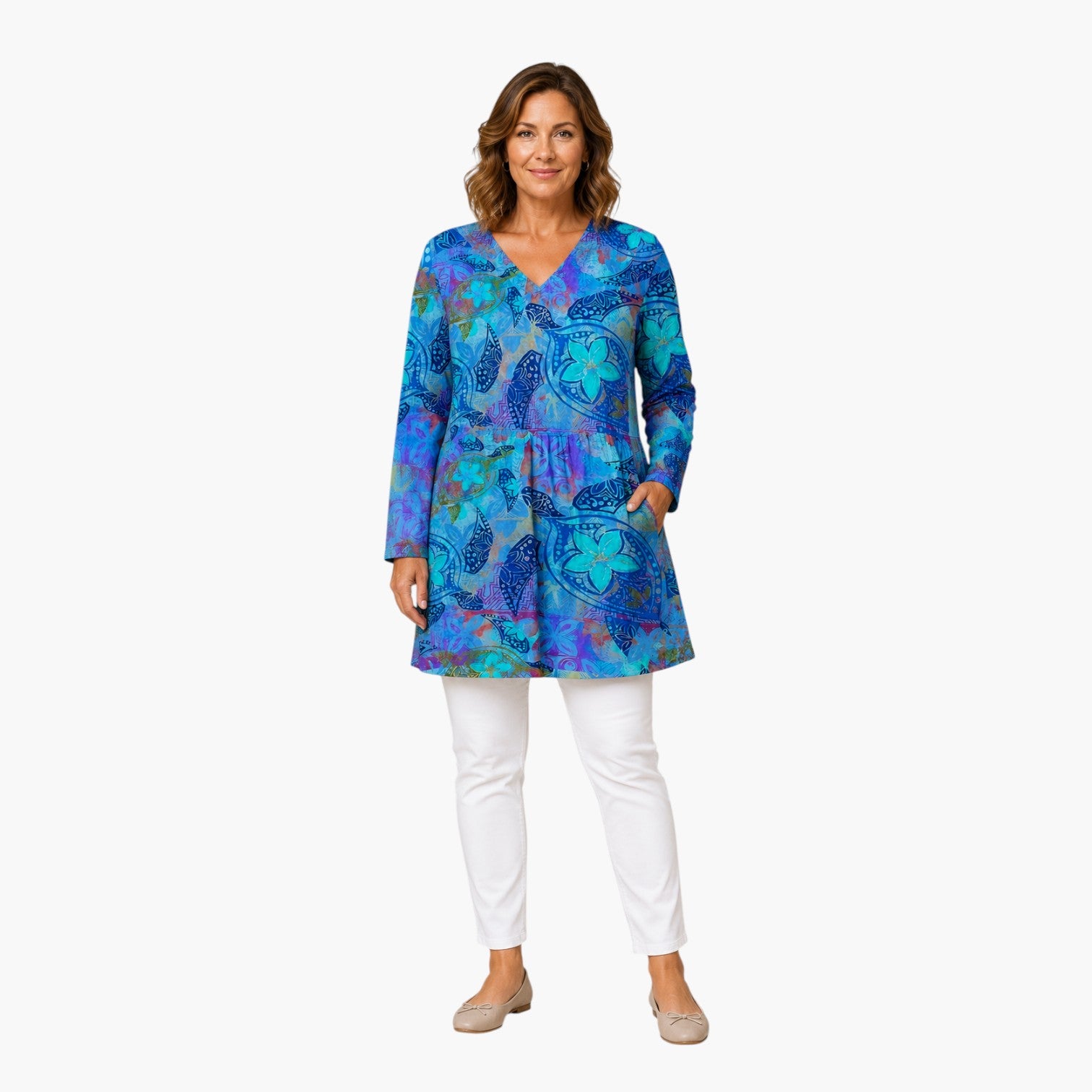 My Store 4 April lange blouse met V-hals, blauw bloemenpatroon en een vloeiende pasvorm met zakken.