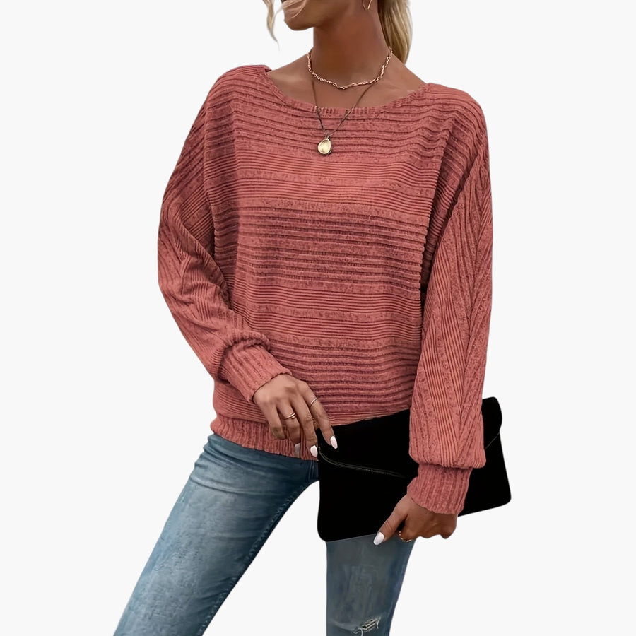 My Store 4 Daisy t-shirt in roze met ronde hals en textuur, gedragen met jeans en een zwarte clutch.