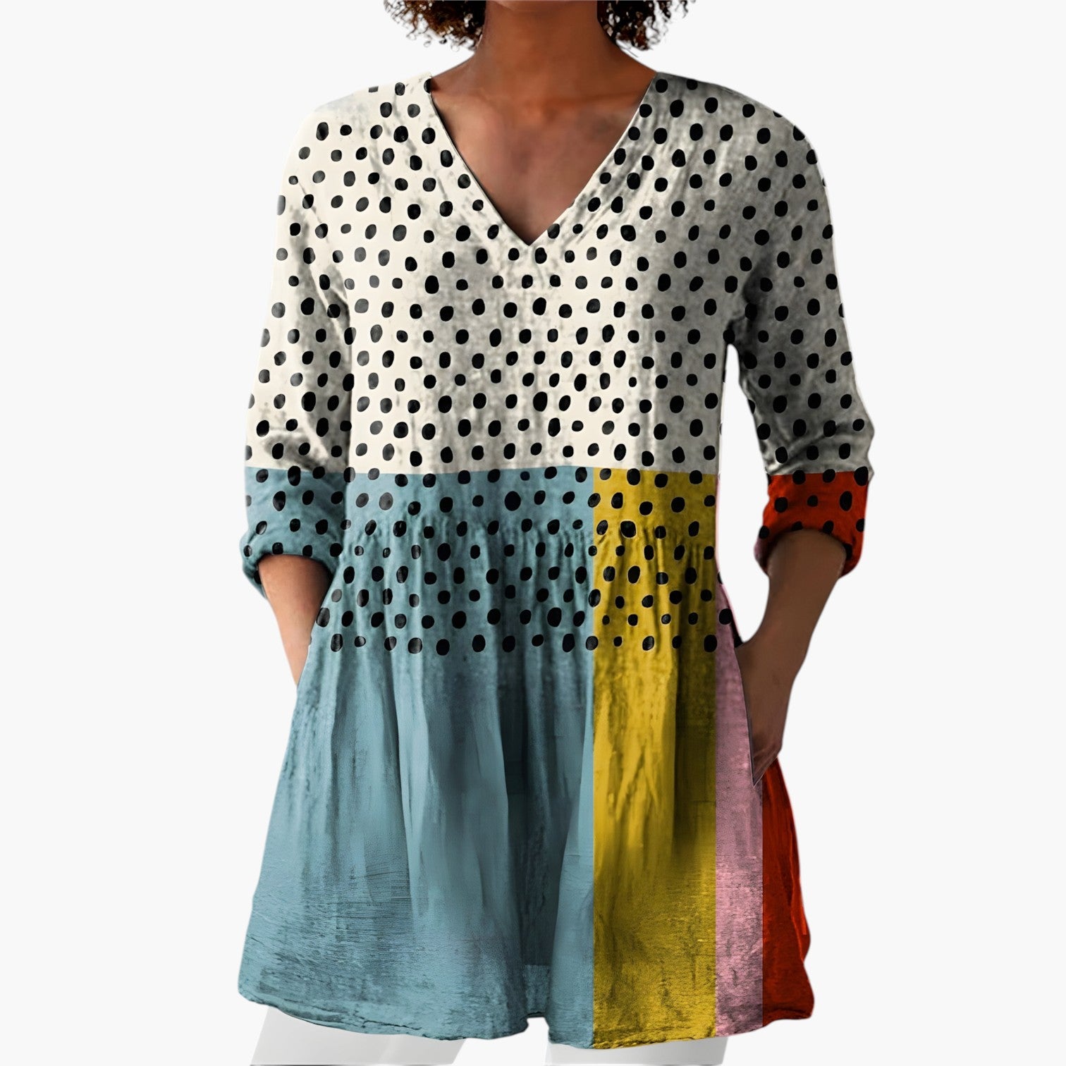 My Store 4 Jacqueline blouse met V-hals, lange mouwen en een kleurrijk stippenpatroon in een vloeiende pasvorm.