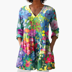 My Store 4 Millie lange blouse met V-hals en kleurrijk abstract bloemenpatroon in een vloeiende, relaxte pasvorm.