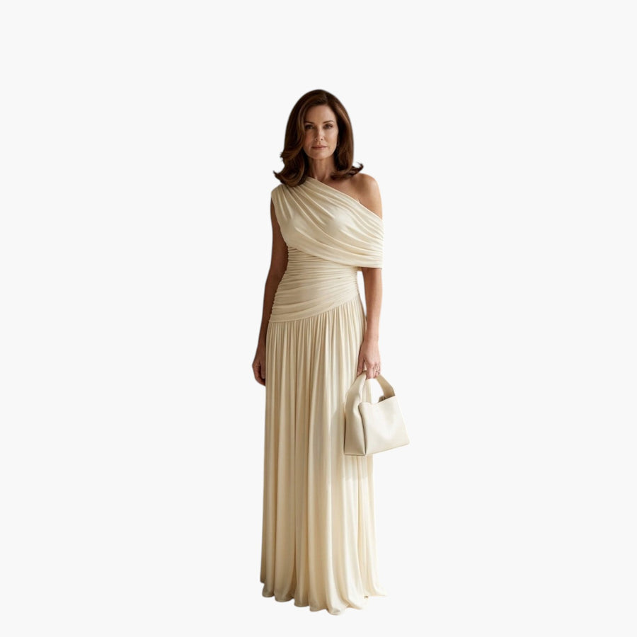 My Store 4 SHINA elegante one-shoulder avondjurk in crème met gedrapeerde details en bijpassende handtas.