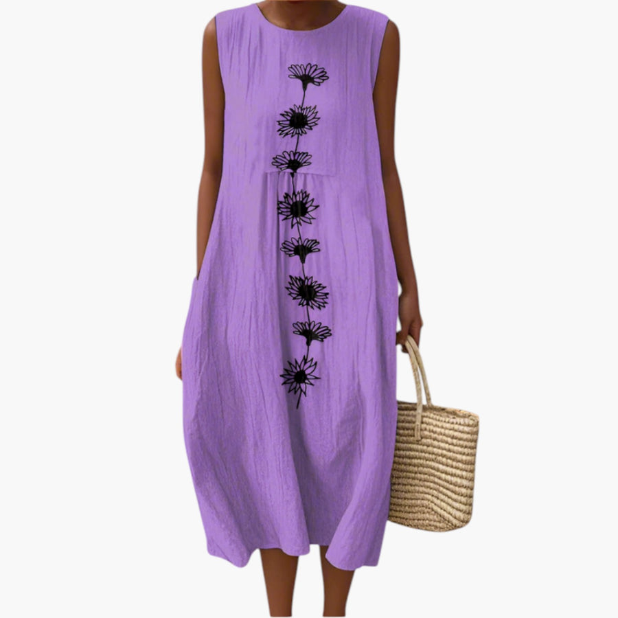My Store 4 Emma Violet Bloom midi-jurk in violet met zwarte bloemenborduursel op het strand met rieten tas