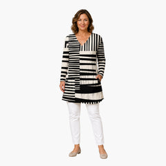 My Store 4 Willow lange blouse met V-hals, zwart-wit gestreept patroon en een vloeiende pasvorm voor dames.