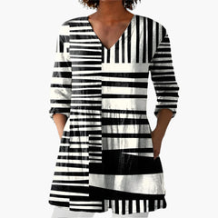 My Store 4 Willow lange blouse met V-hals, zwart-wit gestreept patroon en een vloeiende, relaxte pasvorm.