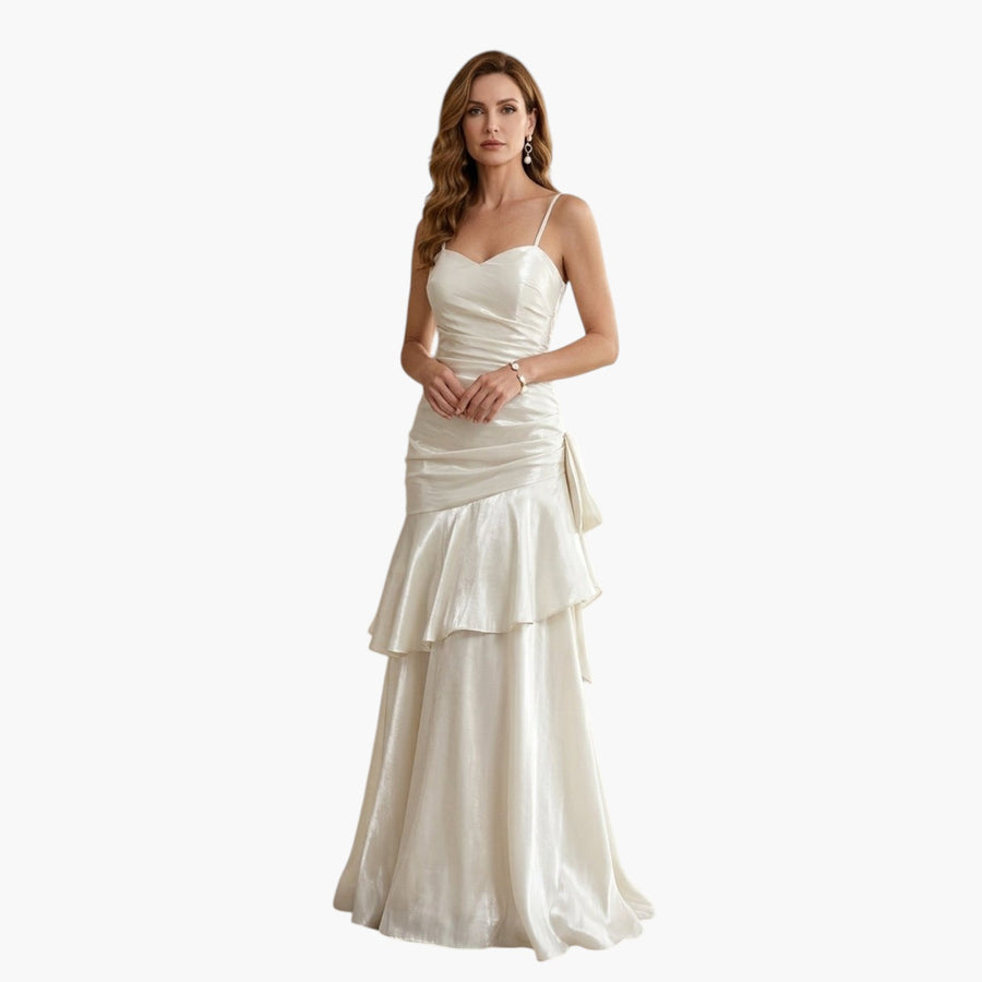 My Store 4 VIANNE glamoureuze witte maxi-jurk met ruches en glanzende stof voor formele gelegenheden.