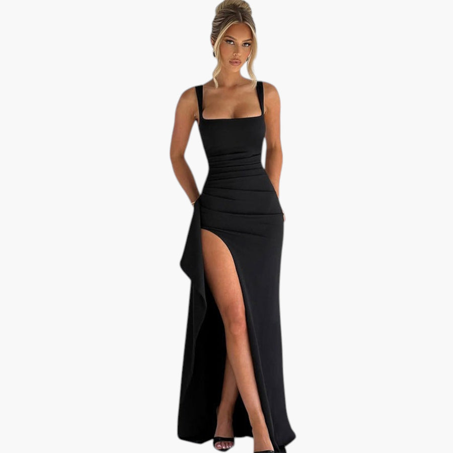 My Store 4 MARILYN zwarte formele maxi-slipjurk met hoge split en open rug gedragen door een model